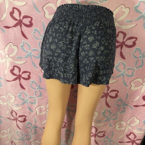 Gapbody Blue Casual Spring Lounge Floral Shorts Size Medium - Picture 2 of 7
